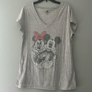 Disney women’s v-neck Mickey/minnie t-shirt